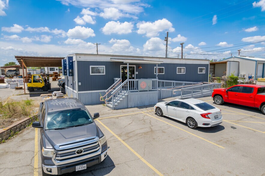 4350 Naco Pass, San Antonio, TX à vendre - Photo de l’immeuble – Image 3 sur 25