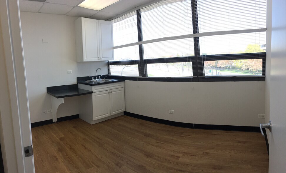 4433 W Touhy Ave, Lincolnwood, IL à louer - Photo intérieure – Image 3 sur 12