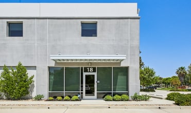 18-36 Thomas, Irvine, CA à louer Photo de l’immeuble– Image 1 sur 1