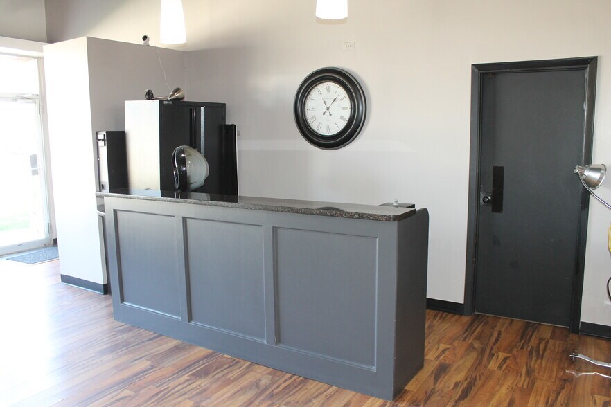 4815 Butterfield Rd, Hillside, IL à vendre - Photo de l’immeuble – Image 3 sur 20
