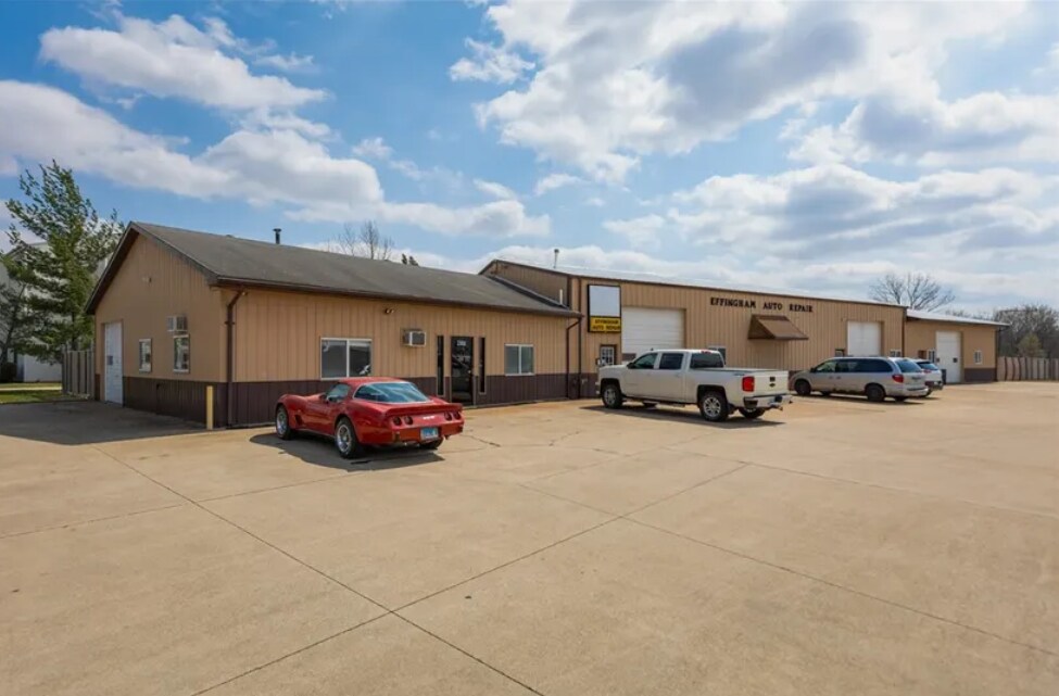 2300 Hoffman Dr, Effingham, IL à vendre Photo principale– Image 1 sur 48
