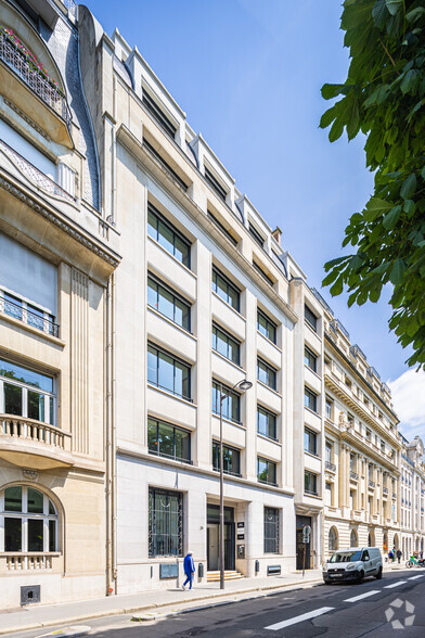 28 Cours Albert Ier, Paris à louer - Photo de l’immeuble – Image 1 sur 4