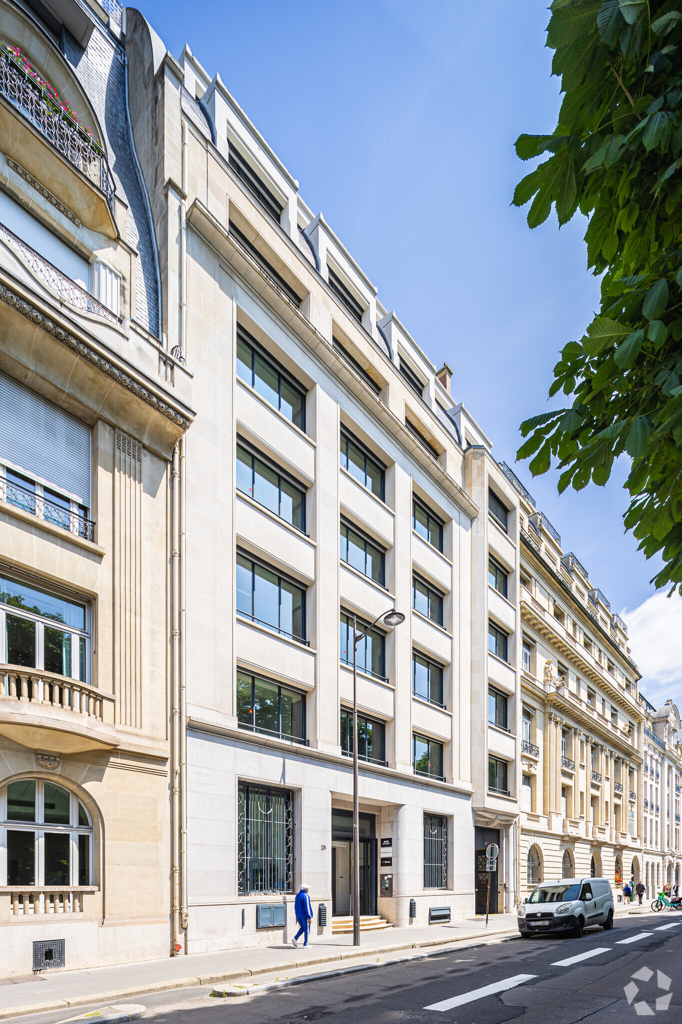 28 Cours Albert Ier, Paris à louer Photo de l’immeuble– Image 1 sur 5