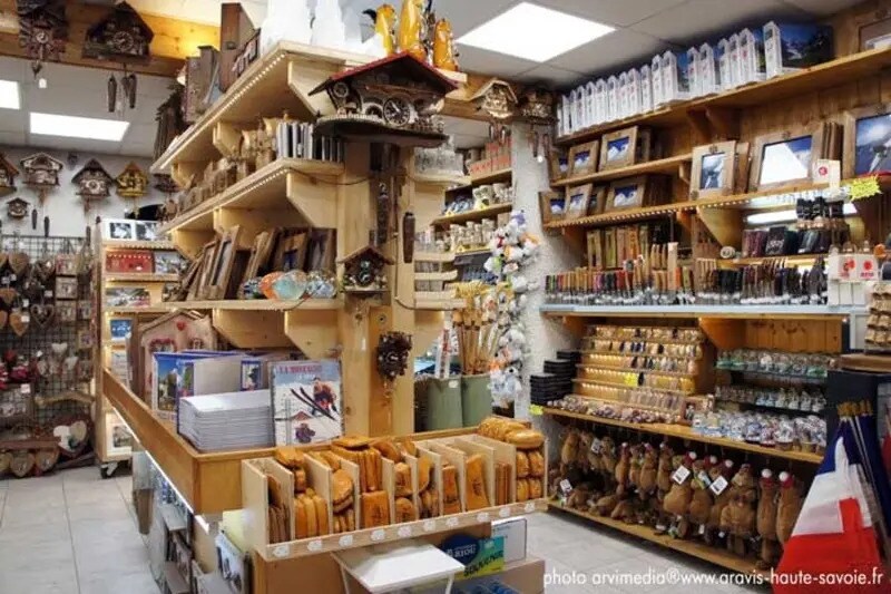 Local commercial dans La Clusaz à vendre - Photo intérieure – Image 2 sur 4