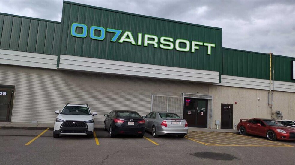 1411 33rd St NE, Calgary, AB à vendre - Photo de l’immeuble – Image 2 sur 7