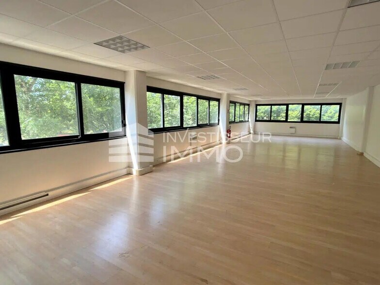 Bureau dans Suresnes à vendre - Photo de l’immeuble – Image 2 sur 4