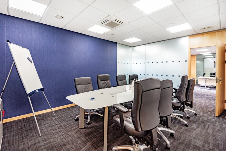 Queen Anne Dr, Newbridge à vendre - Photo de l’immeuble – Image 2 sur 9