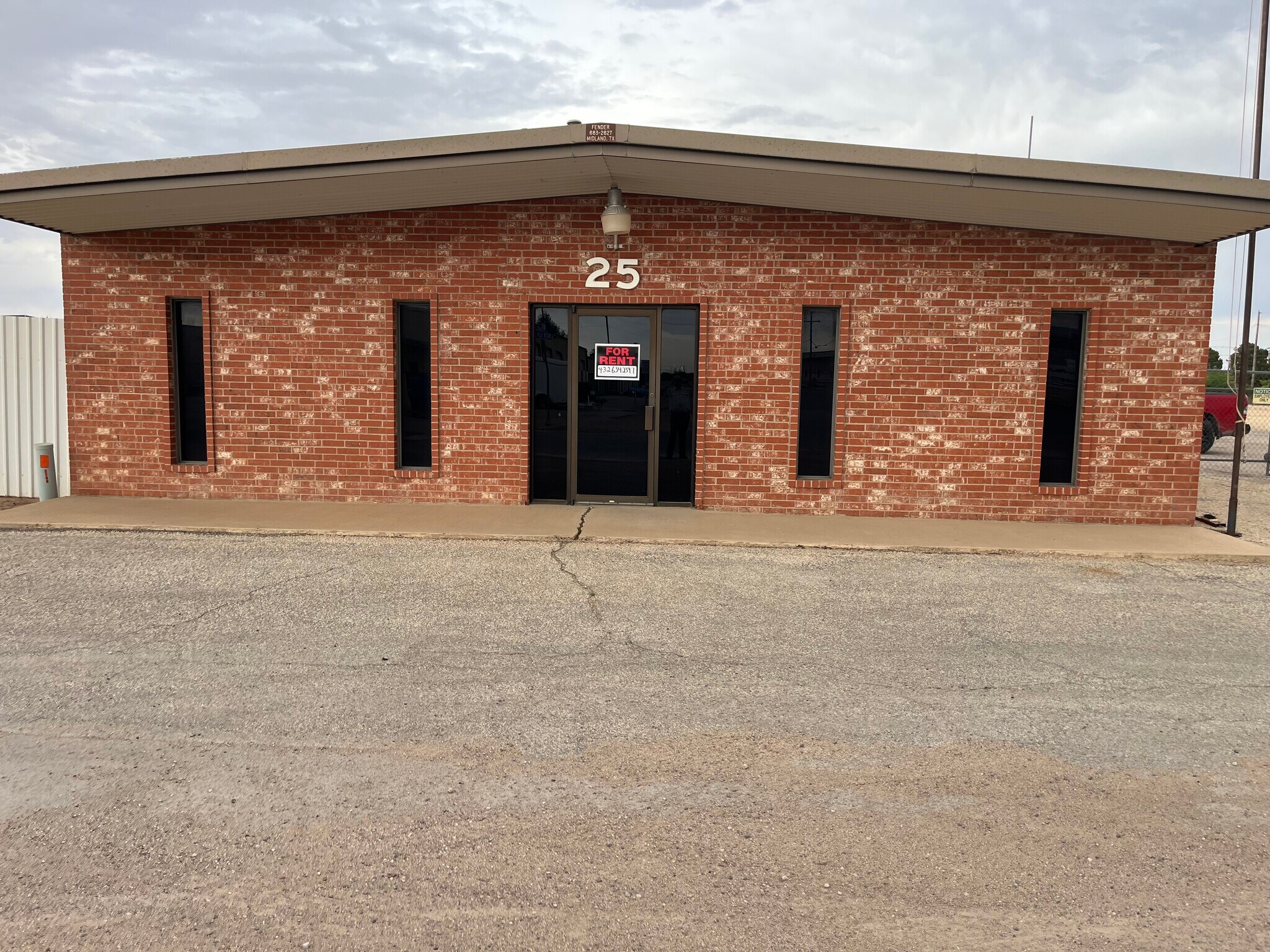 2715 S County Road 1206, Midland, TX à louer Photo principale– Image 1 sur 9