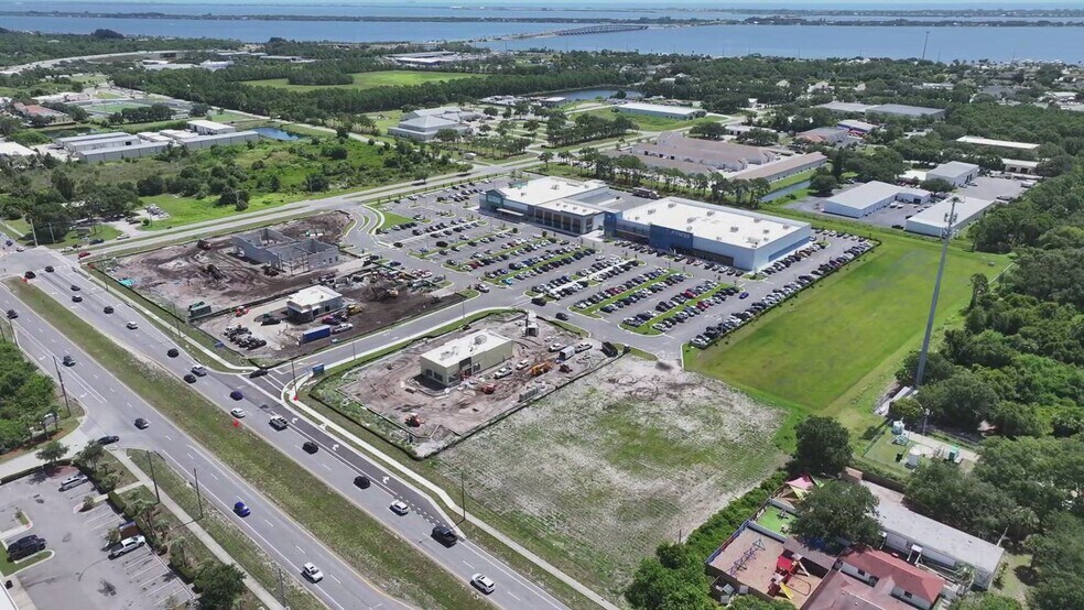 5183 N Wickham Rd, Melbourne, FL à louer - Vidéo sur l’annonce professionnelle – Image 2 sur 5