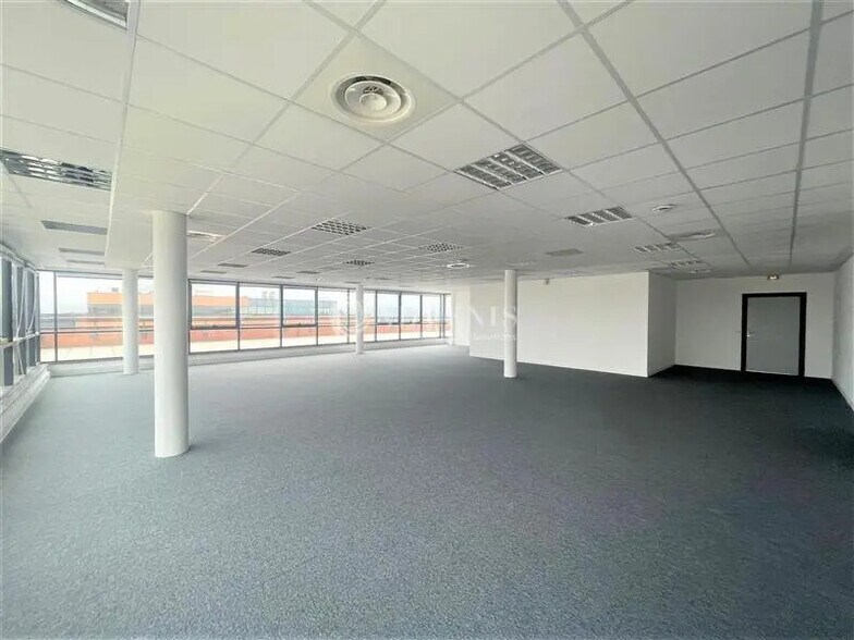 Bureau dans Créteil à louer - Photo de l’immeuble – Image 3 sur 8