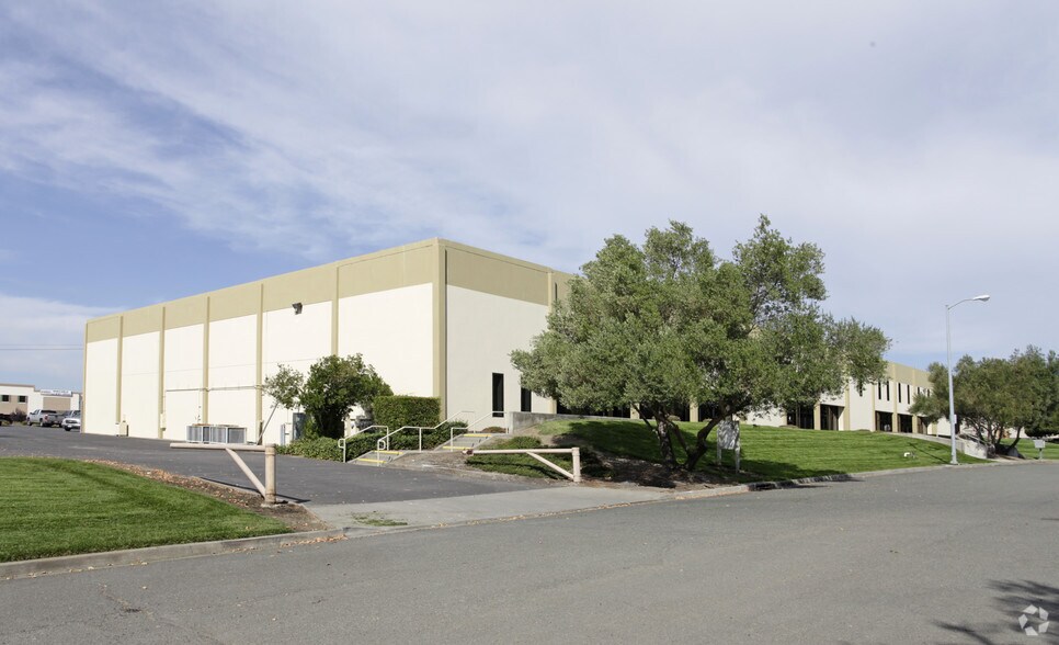 163-189 Camino Dorado, Napa, CA à louer - Photo de l’immeuble – Image 3 sur 5