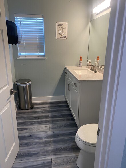 1215 12th St, Palm Harbor, FL à louer - Photo de l’immeuble – Image 2 sur 15