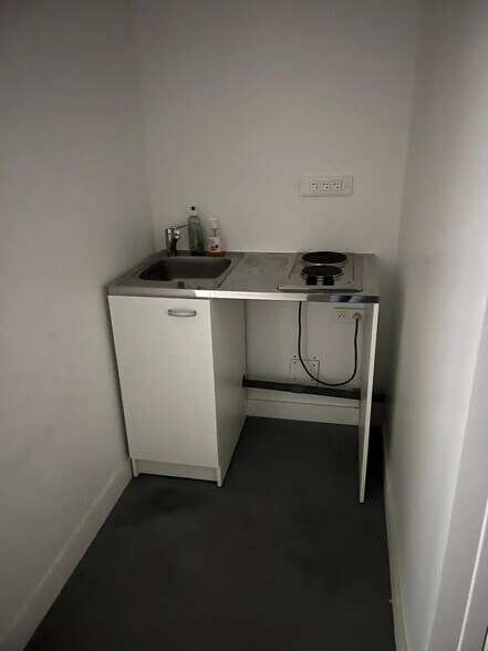 Local commercial dans Le Coudray-Montceaux à louer - Photo intérieure – Image 2 sur 6