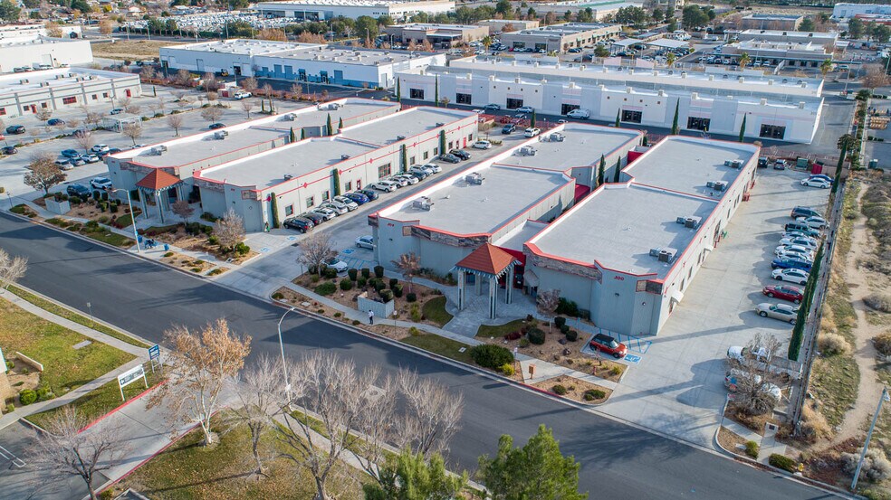 300-304 E Avenue K6, Lancaster, CA à vendre - Photo de l’immeuble – Image 3 sur 5