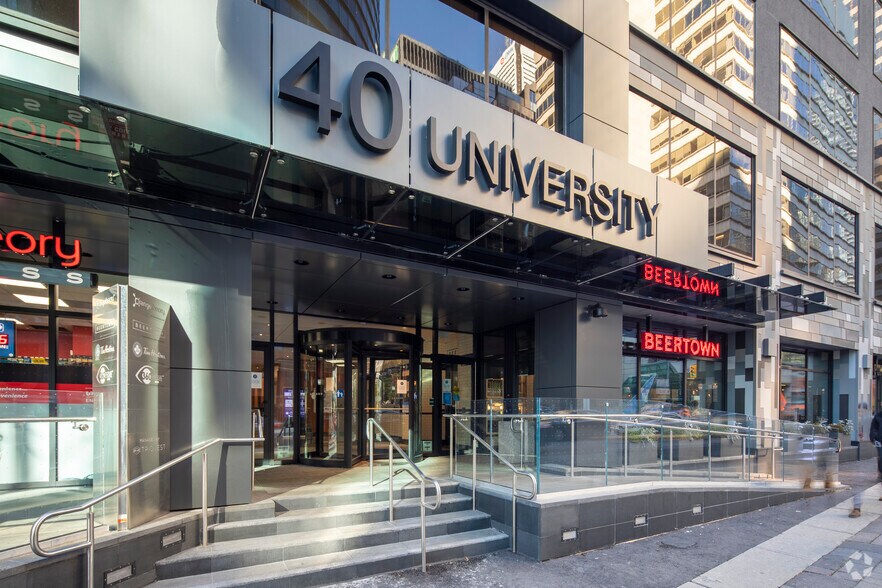 40 University Ave, Toronto, ON à louer - Photo de l’immeuble – Image 2 sur 4