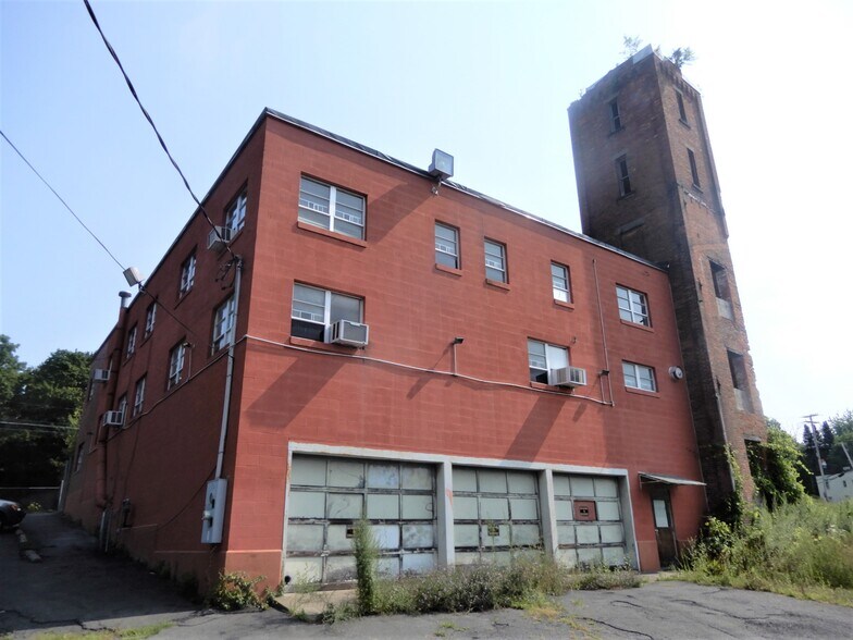 744 Pawling Ave, Troy, NY à vendre - Photo de l’immeuble – Image 1 sur 25