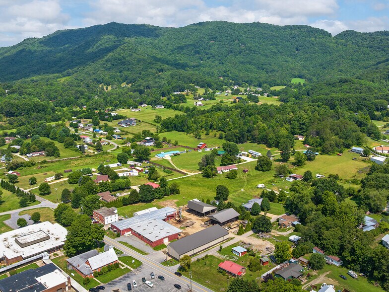635 Sonoma Rd, Waynesville, NC à vendre - Photo de l’immeuble – Image 2 sur 6