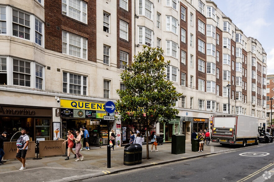 11-45 Queensway, Londres à louer - Photo de l’immeuble – Image 2 sur 2
