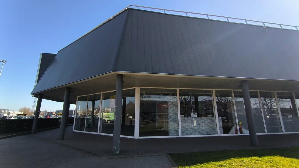 Local commercial dans Coignières à vendre - Photo de l’immeuble – Image 2 sur 4