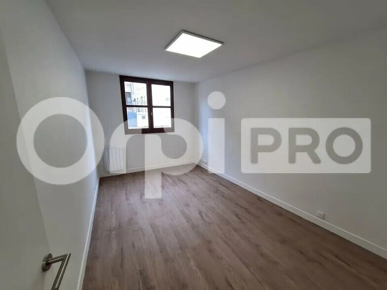 Bureau dans Compiègne à louer - Photo de l’immeuble – Image 3 sur 7