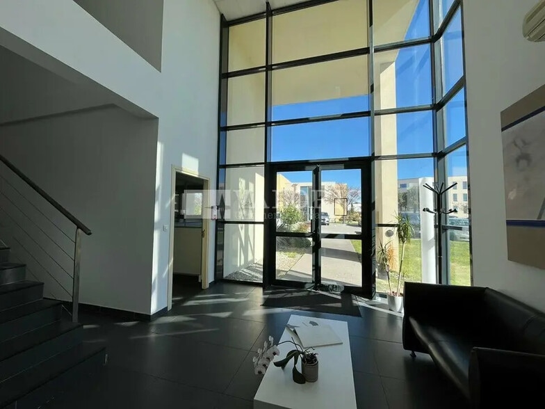 565 Rue René Descartes, Aix-en-Provence à louer - Hall d’entrée – Image 2 sur 15