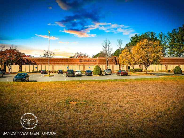 2015 Vaughn Rd NW, Kennesaw, GA à vendre - Photo de l’immeuble – Image 1 sur 5