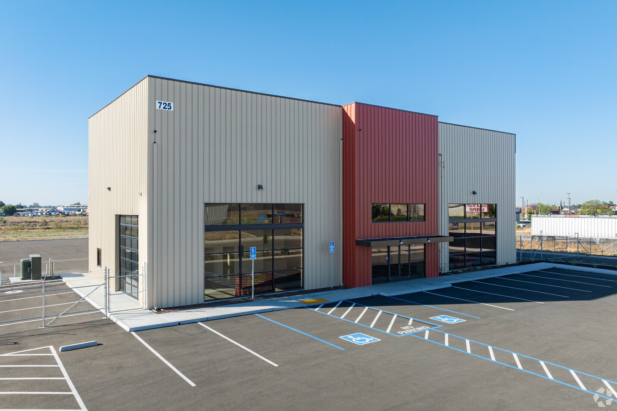 725 Industrial Ave, Tulare, CA à louer Photo principale– Image 1 sur 6