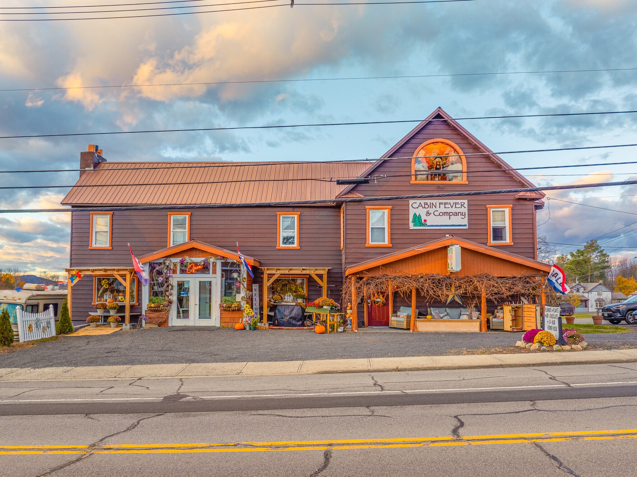 233 Park St, Tupper Lake, NY à vendre Photo principale– Image 1 sur 47
