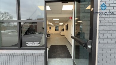 2215 Oak Industrial Dr NE, Grand Rapids, MI à louer - Vidéo sur l’annonce professionnelle 