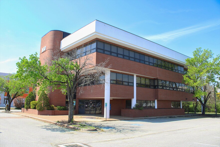 1650 Willow Lawn Dr, Richmond, VA à louer - Photo de l’immeuble – Image 1 sur 10