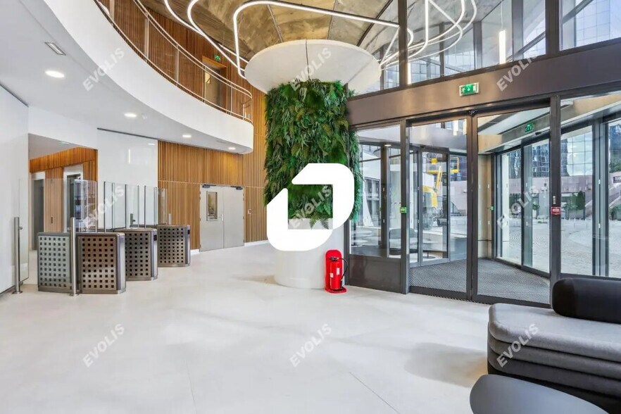 Bureau dans Fontenay-sous-Bois à louer - Photo de l’immeuble – Image 1 sur 7