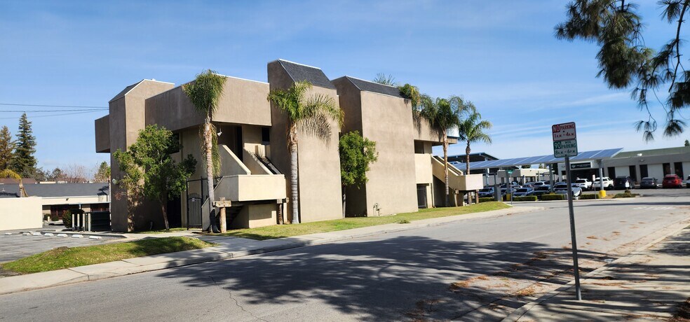4600 American Ave, Bakersfield, CA à louer - Photo de l’immeuble – Image 3 sur 6