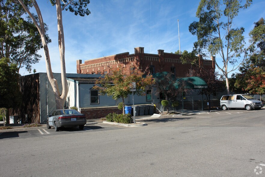 1880 Santa Barbara Ave, San Luis Obispo, CA à louer - Photo de l’immeuble – Image 2 sur 14