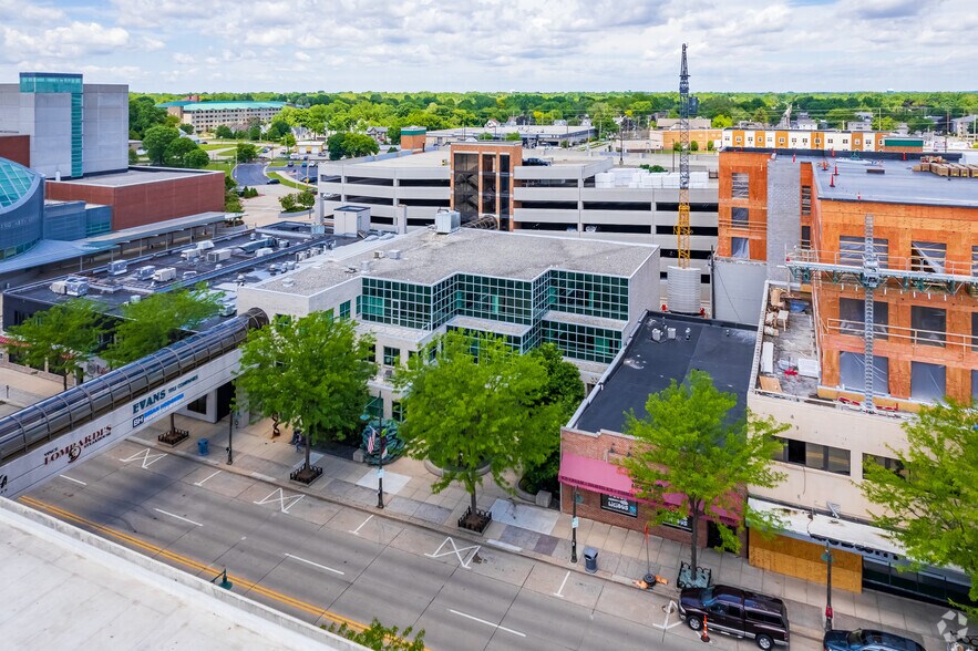 330 W College Ave, Appleton, WI à louer - Aérien – Image 3 sur 14