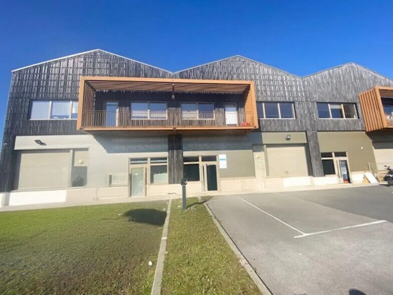 Local d'activités dans Cormeilles-en-Parisis à vendre - Photo de l’immeuble – Image 1 sur 6