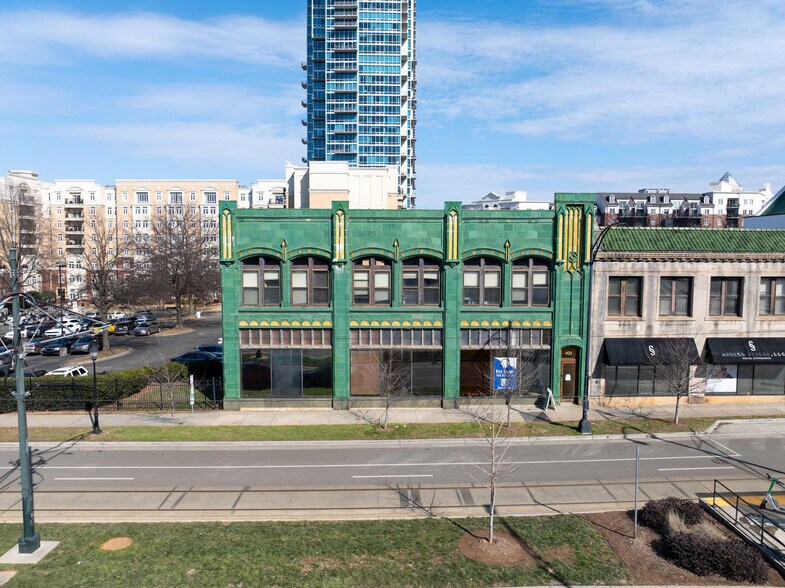 402 W Trade St, Charlotte, NC à louer - Photo de l’immeuble – Image 2 sur 14