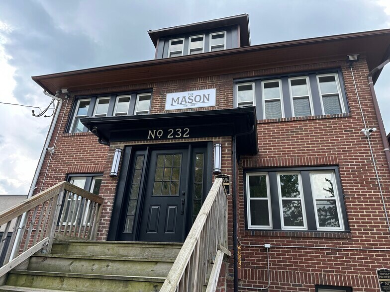 232 Cole Ave, Akron, OH à vendre - Photo de l’immeuble – Image 2 sur 9