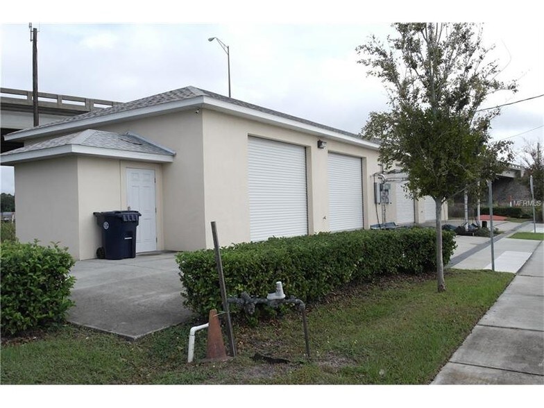1067 Magnolia Ave, Auburndale, FL à louer - Photo de l’immeuble – Image 1 sur 11