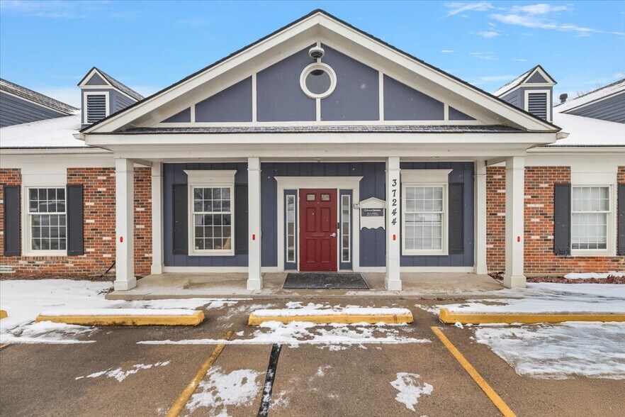 37244 S Groesbeck Hwy, Clinton Township, MI à vendre - Photo de l’immeuble – Image 1 sur 18