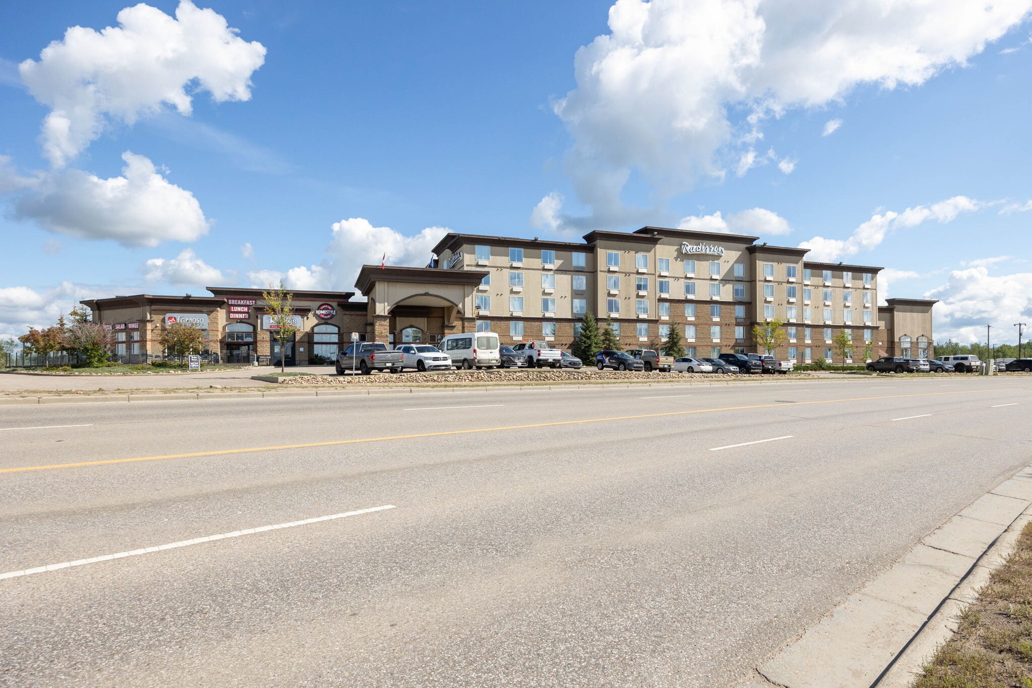 435 Gregoire Dr, Fort McMurray, AB à louer Photo principale– Image 1 sur 15