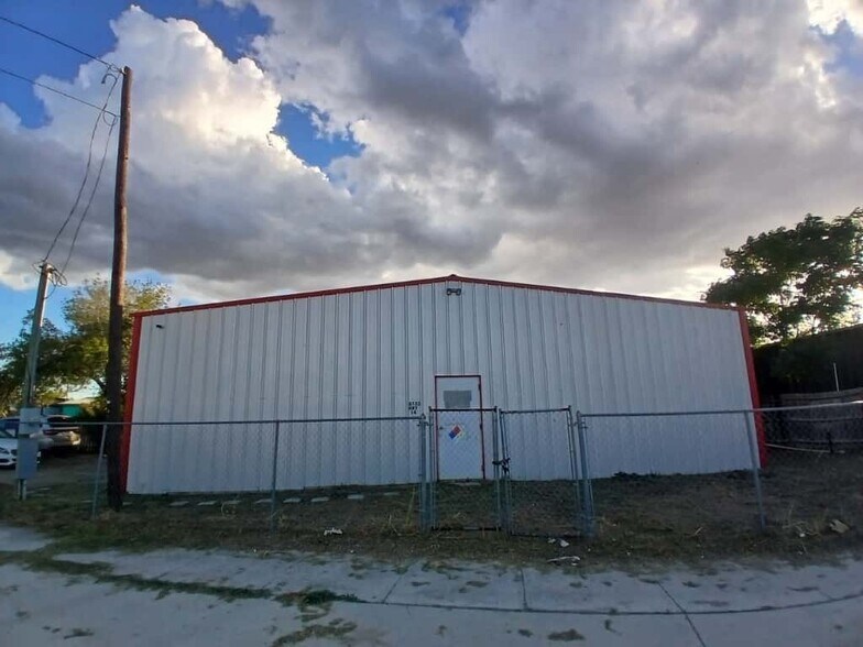 8753 N State Highway 16, Poteet, TX à vendre - Photo de l’immeuble – Image 3 sur 14