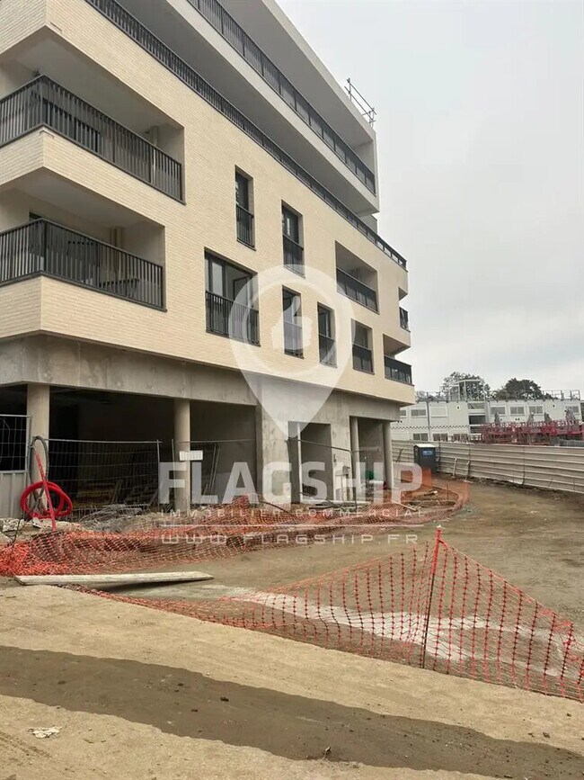 Plus de détails pour Local commercial à louer