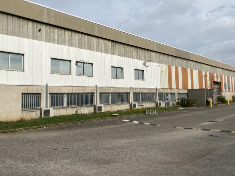 Industriel/Logistique dans Chassieu à louer - Photo de l’immeuble – Image 2 sur 15