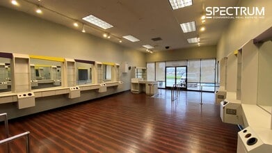 27613-27677 Bouquet Canyon Rd, Saugus, CA à louer Photo de l’immeuble– Image 2 sur 4