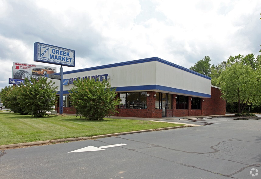 5122 E Independence Blvd, Charlotte, NC à vendre - Photo principale – Image 1 sur 4