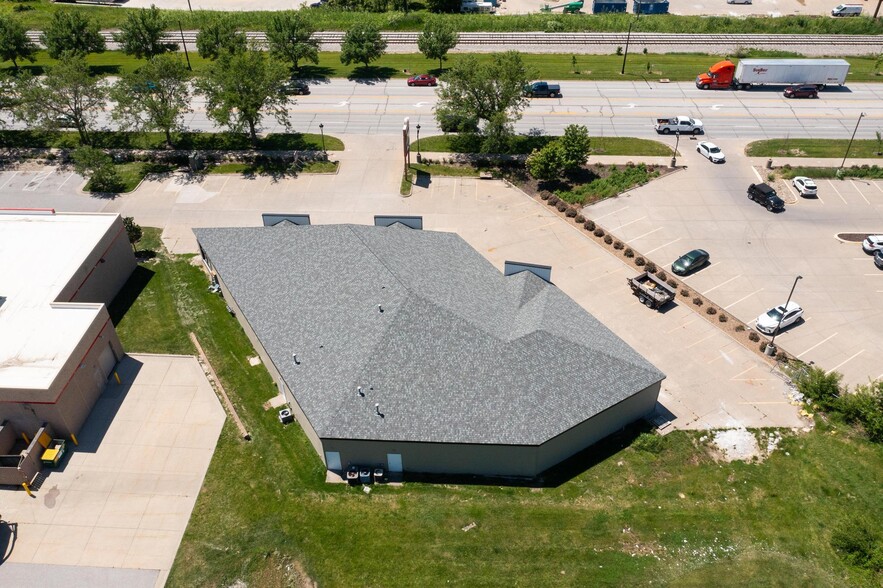 2411 2nd St, Coralville, IA à louer - Photo de l’immeuble – Image 3 sur 16