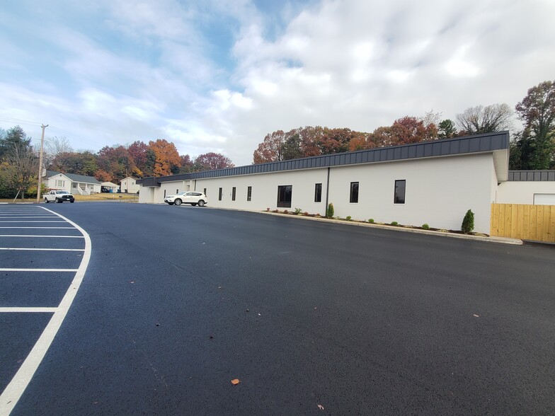 3361 Melrose Ave NW, Roanoke, VA à louer - Photo de l’immeuble – Image 3 sur 8