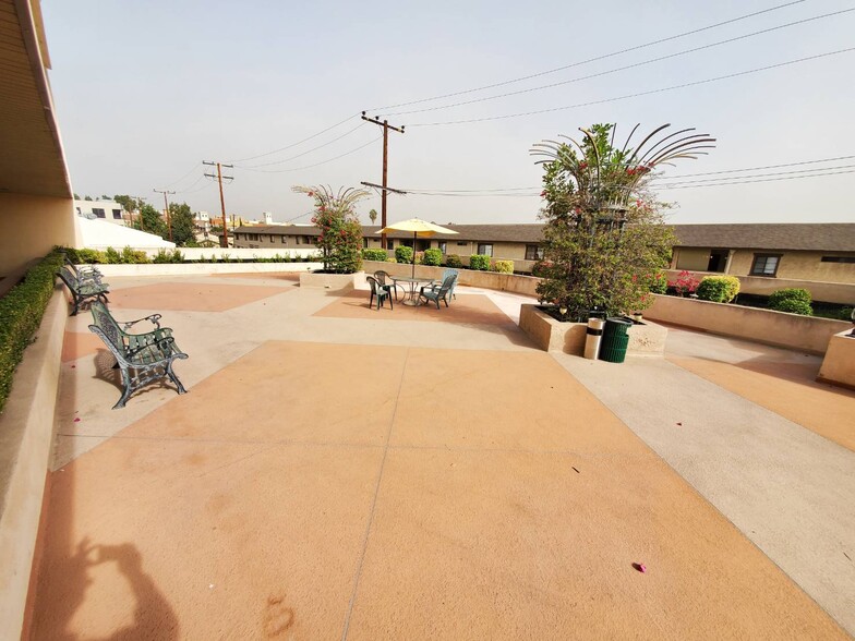 430 S Garfield Ave, Alhambra, CA à louer - Photo de l’immeuble – Image 3 sur 12