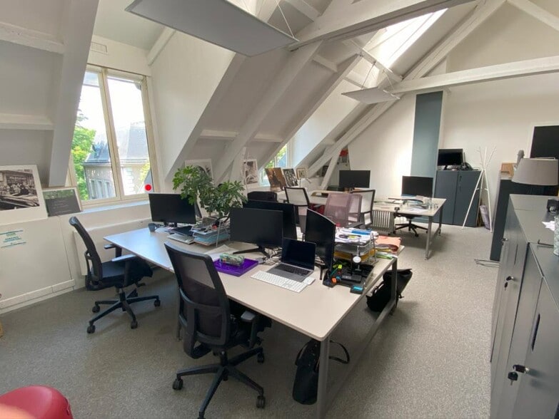 Bureau dans Saint-Denis à louer - Photo de l’immeuble – Image 2 sur 7
