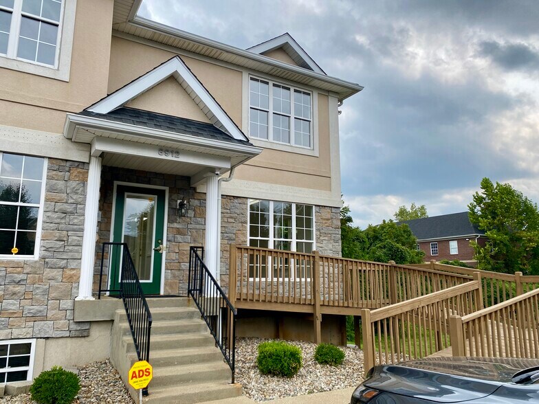 8912 Stone Green Way, Louisville, KY à louer - Photo de l’immeuble – Image 1 sur 20